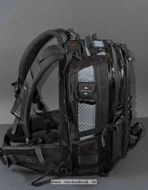 LOWEPRO VERTEX 200AW \n\nFoto von © Uwe Stock - VIELEN DANK FR DEIN MAIL!\n\nKommentar des Nutzers:\n\nHallo Jrg,\n \nerst einmal mein Lob zu deiner Webpage auf der ich schon des fteren  nachgeschaut habe um mir eine bersicht zu verschaffen.\n\nAnbei ein paar Fotos von dem Lowepro Vertex 200 AW der ja in deiner bersicht noch nicht erschienen ist.\n\nLiebe Gre aus Kassel    Uwe Stock