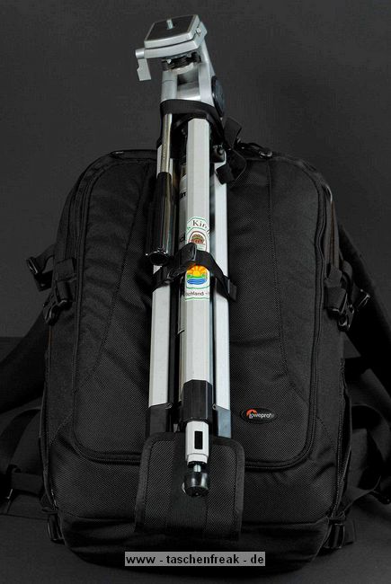 LOWEPRO VERTEX 200AW \n\nFoto von © Uwe Stock - VIELEN DANK FR DEIN MAIL!\n\nKommentar des Nutzers:\n\nHallo Jrg,\n \nerst einmal mein Lob zu deiner Webpage auf der ich schon des fteren  nachgeschaut habe um mir eine bersicht zu verschaffen.\n\nAnbei ein paar Fotos von dem Lowepro Vertex 200 AW der ja in deiner bersicht noch nicht erschienen ist.\n\nLiebe Gre aus Kassel    Uwe Stock