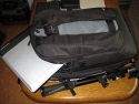 LOWEPRO VERTEX 300 AW\n\nFoto und Text von Michael Wilcynski - VIELEN DANK!\n\nKommentar:\n\nHallo,\n\nanbei einige Fotos von meinen Lowepro Vertex 300  fr die Taschenfreak Galerie.\n\nDer Rucksack Ist mit folgenden Gegenstnden bestckt:\n\nLinke Fronttasche:\n-          SD Karte\n-          2x CF Karten\n-          SDHC / USB Adapter\n-          2 Canon NP E3 Akkus (fr 1D MKII)\n \nRechte Fronttasche:\n-          Kugelschreiber\n-          Handy\n-          Kartenleser (Reiverschlusstasche)\n-          Kabel & Funk Fernauslser (2. Reiverschlusstasche)\n           \nNotebookfach:\n-          Handschuhe + 10 Zoll Netbook bzw. 15 Zoll Notebook\n\nGroes Fach:\n-          2x 580 EX\n-          2x Extender + Bouncer\n-          EF 85 f/1.8 USM inkl. Streulichtblende\n-          1.4x Extender unter Tokina 10-17 Fisheye\n-          EF 300 f/2.8 L IS USM + Polfilter \n-          EOS 5D inkl. BG E4 + angesetztem EF 17-40 L USM und gedrehter Streulichtblende\n-          EF 70-200 L USM\n-          1D MK II\n\nDeckel:\n-          Polfilter 77mm\n-          2x BP 511\n-          1x Satz Ersatzakkus fr 580 EX\n-          Bedienungsanleitung\n \nGru Michael