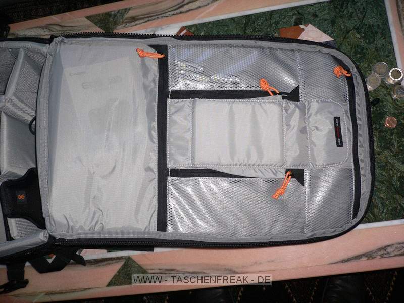 LOWEPRO VERTEX 300 AW\n\nFoto von Stefan Kömmerling - VIELEN DANK FÜR DEIN MAIL!\n\nKommentar des Nutzers:\n\nHallo Jörg,\n\nAnbei ein paar Bilder von o.g. Rucksack mit der Bitte diese beim Taschenfreak einzustellen. Die fotografische Qualität der Bilder ist sicher sehr schlecht, aber das war mal wieder eine Aktion zwischen Tür und Angel.\n\nBild 1: Notebookfach mit 14 Zoll Notebook\n\nBild 2: Notebook halb draußen\n\nBild 4-6: Die Tragegurte können abgedeckt werden (sehr praktisch beim Fliegen als Handgepäck)\n\nBild 7,8: geöffnete Vordertaschen\n\nBild 9: Keine Schleichwerbung für PUR soll nur die Größe des Rucksacks zeigen\n\nBild 12: 30D mit 70-200 2,8 IS +Geli; 28-70 2,8 + Geli; Blitz 430; 17-85 IS (Kit); 85 1,8; 50 1,8 \n\n Liebe Grüße\n\nStefan (strike)