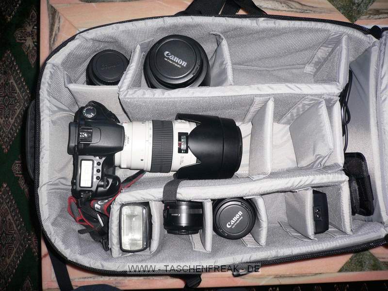 LOWEPRO VERTEX 300 AW\n\nFoto von Stefan Kömmerling - VIELEN DANK FÜR DEIN MAIL!\n\nKommentar des Nutzers:\n\nHallo Jörg,\n\nAnbei ein paar Bilder von o.g. Rucksack mit der Bitte diese beim Taschenfreak einzustellen. Die fotografische Qualität der Bilder ist sicher sehr schlecht, aber das war mal wieder eine Aktion zwischen Tür und Angel.\n\nBild 1: Notebookfach mit 14 Zoll Notebook\n\nBild 2: Notebook halb draußen\n\nBild 4-6: Die Tragegurte können abgedeckt werden (sehr praktisch beim Fliegen als Handgepäck)\n\nBild 7,8: geöffnete Vordertaschen\n\nBild 9: Keine Schleichwerbung für PUR soll nur die Größe des Rucksacks zeigen\n\nBild 12: 30D mit 70-200 2,8 IS +Geli; 28-70 2,8 + Geli; Blitz 430; 17-85 IS (Kit); 85 1,8; 50 1,8 \n\n Liebe Grüße\n\nStefan (strike)