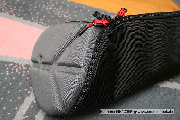 Foto von Roger Göbig - DANKE DAFÜR!\n\nKommentar des Nutzers:\n\nDieses Bild dient zum Vergleich mit einem älteren Modell - die obere Tasche ist das Modell: MBAG80P.