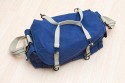 MEKKO F-02XB\n\nFotos und Text von Jan Trschel - VIELEN DANK!\n\nKommentar:\n\nHallo Jrg,\n\nAnbei habe ich noch zwei weitere Beitrge fr die Taschenfreak-Seite\n\nMekko F-02XB\n\nDomke-F-2-Klon, hervorragende Qualitt.\nAnders als das Vorbild kommt die Tasche mit einem komplett geftterten Fullsize-Einleger, den man herausnehmen kann. Dieser bietet Platz fr zwei Gehuse und einiges an Zubehr, ist jedoch aufgrund kleiner Klettpunkte kaum individuell einteilbar und macht die Tasche recht schwer und steif. Ich habe ihn gegen ein Matin M-6476-Einsatz ersetzt, die Original-Domkeeinteiler sollten in der Tasche ebenfalls nutzbarsein, durchgehende Klettstreifen an den Seiten sind vorhanden.\nDie Einteiler der Mekko-Einsatzen nutze ich nun im Transpac.\n\nMit freundlichen Gren,\n\nJan Trschel\n\nPhotographie // Print // Webdesign // www.jantroeschel.de