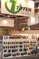 PHOTOKINA 2006\nvom 26.09.2006 - 01.10.2006\n\nDer "Taschenfreak" war in Kln und hat die Hallen der Photokina bestaunt und fr diejenigen die es interessiert einen kleinen "Rundgang" durch die Taschenstnde mitgebracht. \n\nDiese Bilder erheben keinen gestalterischen Anspruch, sollen eher den zu Hause gebliebenen "Taschenfreunden und Taschensuchenden" einen Eindruck der Taschenwelt der Photokina nherbringen.\n\nViel Freude beim Betrachten und beim virtuellen Rundgang durch die Klner Messe Hallen.\n\nBei Fragen stehe ich Ihnen gerne per Mail zur Verfgung.\n\nEs wird etliche Neuigkeiten geben auch zu Beginn des nchsten Jahres ber die wir jetzt noch nicht offiziell reden werden, aber auch in 2007 werden Lowepro, Tamrac, Think Tank und viele neue Hersteller aus USA und Fernost Neuigkeiten mit teilweise sehr raffinierten Ideen auf den Matrkt bringen ... Wir halten Sie/Euch auf dem laufenden auf unser Taschenfreak.de.\n\nHerzlichst Euer/Ihr \n\nJrg Langer