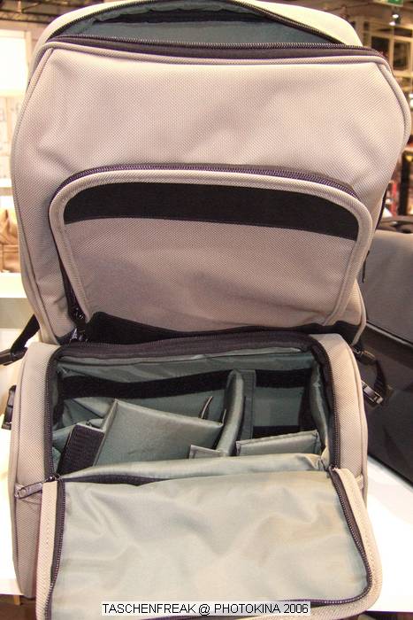 PHOTOKINA 2006\nvom 26.09.2006 - 01.10.2006\n\nDer "Taschenfreak" war in K�ln und hat die Hallen der Photokina bestaunt und f�r diejenigen die es interessiert einen kleinen "Rundgang" durch die Taschenst�nde mitgebracht. \n\nDiese Bilder erheben keinen gestalterischen Anspruch, sollen eher den zu Hause gebliebenen "Taschenfreunden und Taschensuchenden" einen Eindruck der Taschenwelt der Photokina n�herbringen.\n\nViel Freude beim Betrachten und beim virtuellen Rundgang durch die K�lner Messe Hallen.\n\nBei Fragen stehe ich Ihnen gerne per Mail zur Verf�gung.\n\nEs wird etliche Neuigkeiten geben auch zu Beginn des n�chsten Jahres �ber die wir jetzt noch nicht offiziell reden werden, aber auch in 2007 werden Lowepro, Tamrac, Think Tank und viele neue Hersteller aus USA und Fernost Neuigkeiten mit teilweise sehr raffinierten Ideen auf den Matrkt bringen ... Wir halten Sie/Euch auf dem laufenden auf unser Taschenfreak.de.\n\nHerzlichst Euer/Ihr \n\nJ�rg Langer