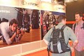 PHOTOKINA 2006\nvom 26.09.2006 - 01.10.2006\n\nDer "Taschenfreak" war in Kln und hat die Hallen der Photokina bestaunt und fr diejenigen die es interessiert einen kleinen "Rundgang" durch die Taschenstnde mitgebracht. \n\nDiese Bilder erheben keinen gestalterischen Anspruch, sollen eher den zu Hause gebliebenen "Taschenfreunden und Taschensuchenden" einen Eindruck der Taschenwelt der Photokina nherbringen.\n\nViel Freude beim Betrachten und beim virtuellen Rundgang durch die Klner Messe Hallen.\n\nBei Fragen stehe ich Ihnen gerne per Mail zur Verfgung.\n\nEs wird etliche Neuigkeiten geben auch zu Beginn des nchsten Jahres ber die wir jetzt noch nicht offiziell reden werden, aber auch in 2007 werden Lowepro, Tamrac, Think Tank und viele neue Hersteller aus USA und Fernost Neuigkeiten mit teilweise sehr raffinierten Ideen auf den Matrkt bringen ... Wir halten Sie/Euch auf dem laufenden auf unser Taschenfreak.de.\n\nHerzlichst Euer/Ihr \n\nJrg Langer