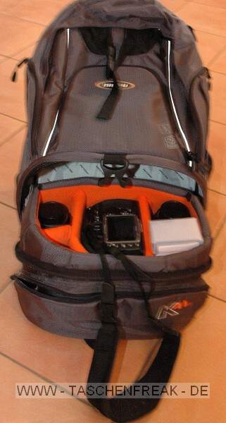 NANEU K4L\n\nFoto und Text von Stefan Hausperger - VIELEN DANK!\n\nKommentar:\n\nZiel meiner Suche war ein Rucksack mit Stauraum fr eine mittelgroe Kameraausrstung und groem Daypack.\n\nIch bin bei dem NANEU K4L hngen geblieben.\n\nDas Notebookfach htte ich nicht gebraucht, ohne gabs ihn aber nicht.\n\nAuerdem verfgt er ber einen Regenschutz, eine sehr gut Rckenpolsterung.\n\nDer Tragekomfort ist fr mein Empfinden tadellos.\n\nDer Qualittseindruck des Rucksacks ist gut bis sehr gut.\n\nEr verfgt ber eine Halterung fr ein Stativ, die Trennung zwischen Kameraausrstung und Daypack kann man entfernen.\n\nIch brachte darin folgende Ausrstung unter: Nikon D300 mit AF-S VR 16-85, AF-S VR 70-300, AF-S VR 105 Micro, AF-D 35 2, Kenko 1,4x Telekonverter, Metz 48 AF-1 N, Speicherkarten, Akkus fr Blitz und Kamera, Ladegert, Winkelsucher,  Kabelauslser, Batteriegriff, Blitzkabel, Garmin GPS-Gert, 1,5l Wasser und eine Regenjacke.\n\nIm Daypack wre noch Platz fr Ausrstung, Zubehr, Brotzeit oder Kleidung gewesen.