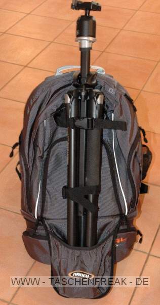 NANEU K4L\n\nFoto und Text von Stefan Hausperger - VIELEN DANK!\n\nKommentar:\n\nZiel meiner Suche war ein Rucksack mit Stauraum für eine mittelgroße Kameraausrüstung und großem Daypack.\n\nIch bin bei dem NANEU K4L hängen geblieben.\n\nDas Notebookfach hätte ich nicht gebraucht, ohne gabs ihn aber nicht.\n\nAußerdem verfügt er über einen Regenschutz, eine sehr gut Rückenpolsterung.\n\nDer Tragekomfort ist für mein Empfinden tadellos.\n\nDer Qualitätseindruck des Rucksacks ist gut bis sehr gut.\n\nEr verfügt über eine Halterung für ein Stativ, die Trennung zwischen Kameraausrüstung und Daypack kann man entfernen.\n\nIch brachte darin folgende Ausrüstung unter: Nikon D300 mit AF-S VR 16-85, AF-S VR 70-300, AF-S VR 105 Micro, AF-D 35 2, Kenko 1,4x Telekonverter, Metz 48 AF-1 N, Speicherkarten, Akkus für Blitz und Kamera, Ladegerät, Winkelsucher,  Kabelauslöser, Batteriegriff, Blitzkabel, Garmin GPS-Gerät, 1,5l Wasser und eine Regenjacke.\n\nIm Daypack wäre noch Platz für Ausrüstung, Zubehör, Brotzeit oder Kleidung gewesen.