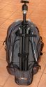 NANEU K4L\n\nFoto und Text von Stefan Hausperger - VIELEN DANK!\n\nKommentar:\n\nZiel meiner Suche war ein Rucksack mit Stauraum fr eine mittelgroe Kameraausrstung und groem Daypack.\n\nIch bin bei dem NANEU K4L hngen geblieben.\n\nDas Notebookfach htte ich nicht gebraucht, ohne gabs ihn aber nicht.\n\nAuerdem verfgt er ber einen Regenschutz, eine sehr gut Rckenpolsterung.\n\nDer Tragekomfort ist fr mein Empfinden tadellos.\n\nDer Qualittseindruck des Rucksacks ist gut bis sehr gut.\n\nEr verfgt ber eine Halterung fr ein Stativ, die Trennung zwischen Kameraausrstung und Daypack kann man entfernen.\n\nIch brachte darin folgende Ausrstung unter: Nikon D300 mit AF-S VR 16-85, AF-S VR 70-300, AF-S VR 105 Micro, AF-D 35 2, Kenko 1,4x Telekonverter, Metz 48 AF-1 N, Speicherkarten, Akkus fr Blitz und Kamera, Ladegert, Winkelsucher,  Kabelauslser, Batteriegriff, Blitzkabel, Garmin GPS-Gert, 1,5l Wasser und eine Regenjacke.\n\nIm Daypack wre noch Platz fr Ausrstung, Zubehr, Brotzeit oder Kleidung gewesen.