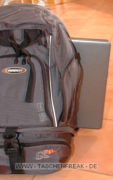 NANEU K4L\n\nFoto und Text von Stefan Hausperger - VIELEN DANK!\n\nKommentar:\n\nZiel meiner Suche war ein Rucksack mit Stauraum fr eine mittelgroe Kameraausrstung und groem Daypack.\n\nIch bin bei dem NANEU K4L hngen geblieben.\n\nDas Notebookfach htte ich nicht gebraucht, ohne gabs ihn aber nicht.\n\nAuerdem verfgt er ber einen Regenschutz, eine sehr gut Rckenpolsterung.\n\nDer Tragekomfort ist fr mein Empfinden tadellos.\n\nDer Qualittseindruck des Rucksacks ist gut bis sehr gut.\n\nEr verfgt ber eine Halterung fr ein Stativ, die Trennung zwischen Kameraausrstung und Daypack kann man entfernen.\n\nIch brachte darin folgende Ausrstung unter: Nikon D300 mit AF-S VR 16-85, AF-S VR 70-300, AF-S VR 105 Micro, AF-D 35 2, Kenko 1,4x Telekonverter, Metz 48 AF-1 N, Speicherkarten, Akkus fr Blitz und Kamera, Ladegert, Winkelsucher,  Kabelauslser, Batteriegriff, Blitzkabel, Garmin GPS-Gert, 1,5l Wasser und eine Regenjacke.\n\nIm Daypack wre noch Platz fr Ausrstung, Zubehr, Brotzeit oder Kleidung gewesen.