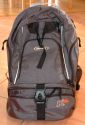 NANEU K4L\n\nFoto und Text von Stefan Hausperger - VIELEN DANK!\n\nKommentar:\n\nZiel meiner Suche war ein Rucksack mit Stauraum fr eine mittelgroe Kameraausrstung und groem Daypack.\n\nIch bin bei dem NANEU K4L hngen geblieben.\n\nDas Notebookfach htte ich nicht gebraucht, ohne gabs ihn aber nicht.\n\nAuerdem verfgt er ber einen Regenschutz, eine sehr gut Rckenpolsterung.\n\nDer Tragekomfort ist fr mein Empfinden tadellos.\n\nDer Qualittseindruck des Rucksacks ist gut bis sehr gut.\n\nEr verfgt ber eine Halterung fr ein Stativ, die Trennung zwischen Kameraausrstung und Daypack kann man entfernen.\n\nIch brachte darin folgende Ausrstung unter: Nikon D300 mit AF-S VR 16-85, AF-S VR 70-300, AF-S VR 105 Micro, AF-D 35 2, Kenko 1,4x Telekonverter, Metz 48 AF-1 N, Speicherkarten, Akkus fr Blitz und Kamera, Ladegert, Winkelsucher,  Kabelauslser, Batteriegriff, Blitzkabel, Garmin GPS-Gert, 1,5l Wasser und eine Regenjacke.\n\nIm Daypack wre noch Platz fr Ausrstung, Zubehr, Brotzeit oder Kleidung gewesen.