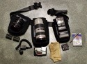 Newswear Press Pouch Waist Belt plus Pouches\n\nFoto von Sascha Schrmann - DANKE DIR!\n\nKommentar des Nutzers:\n\nHallo,\nerstmal Dank fr diese Seite, Ihr zeigt mir das ich nicht erlein bin mit meinem Frust - meiner Lust! Weiter so. \nApropos weiter ich schicke Euch ein paar Bilder meines "newswear-Grtels", der mich seit einiger Zeit begleitet und das Arbeiten echt erleichtert. Denn er entlastet den Rcken, die Ausrstung ist immer eng am Krper, man hat alles griffbereit, trgt nicht so dick auf und "verletzt" im Gedrnge keine Mitmenschen. In einigen Situationen hat sich der krftige Klettverschluss als strend erwiesen, was mit etwas Vorbereitung aber auch zu vermeiden ist. Ich bin Super zufrieden mit dem Teil. \n\nBis denn Sascha