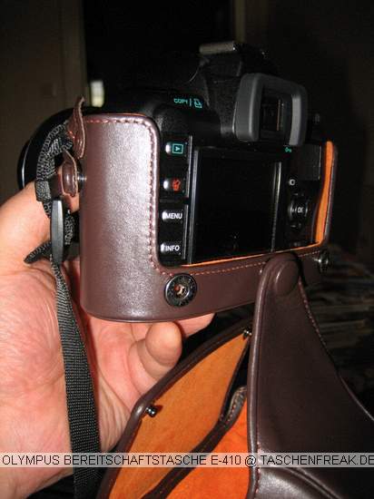 OLYMPUS BEREITSCHAFTSTASCHE E-410\n\nFoto von Peter Heinze - VIELEN DANK\n\nKommentar des Users:\n\nHallo,\n \nanbei ein paar Fotos der Bereitschaftstasche Olympus CS-8LM (Oberteil) mit dem Olympus CS-8B (Unterteil) fr die Olympus E-410.\n \nVielleicht knnen Sie sie fr die Liste brauchen.\n \nBeste Gre aus Berlin\nPeter Heinze