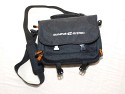 OLYMPUS E-SYSTEM SCHULTERTASCHE II\n\nFoto und Text von Thomas Rossmller - VIELEN DANK!\n\nKommentar:\n\nOlympus E-System Schultertasche II\n\nTrennwnde leider sehr dnn.\nBietet eher Platz fr 3 Objektive (1 auf Cam, 2 auf jeder Seite) als fr 2 Objektive + Blitz.\n\nEnthalten:\n2 L-frmige Trennwnde\n2 kleine Wnde\n1 groe Wand (oben)\n\nIn der Vordertasche und dem Deckel ist viel Platz fr kleines Zubehr (Filter, Putztcher, Lenspen, Fernbedienung).\n\nKompakte Tasche, in die verhltnismig (mit geschickter Anordnung) viel Zubehr geht. Trotzdem alles sehr knapp bemessen.