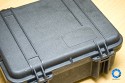 PELI CASE 1400 - LOWEPRO OMNI SPORT EXTREME\n\nFoto und Text von Jrg Langer - www.taschenfreak.de\n\nKommentar:\n\nLowepro Omni Sport Extreme - oder auch Peli Case 1400 \n\nmit Inhalt - entweder Billingham Hadley Small oder dem Lowepro Omni Sport Bag.\n\nDer kleine "Rambo" wenn der kleine "Inhalt" gut geschtzt sein soll.\n\nStabiler und geschtzter geht kaum - dessen sind wir uns sicher.