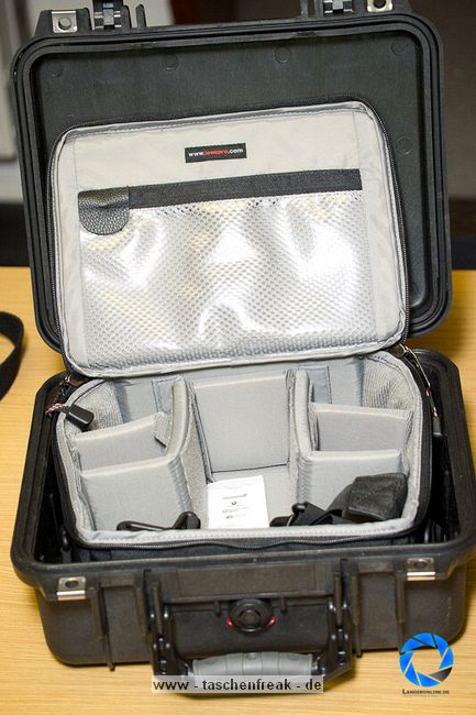 PELI CASE 1400 - LOWEPRO OMNI SPORT EXTREME\n\nFoto und Text von Jrg Langer - www.taschenfreak.de\n\nKommentar:\n\nLowepro Omni Sport Extreme - oder auch Peli Case 1400 \n\nmit Inhalt - entweder Billingham Hadley Small oder dem Lowepro Omni Sport Bag.\n\nDer kleine "Rambo" wenn der kleine "Inhalt" gut geschtzt sein soll.\n\nStabiler und geschtzter geht kaum - dessen sind wir uns sicher.
