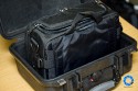 PELI CASE 1400 - LOWEPRO OMNI SPORT EXTREME\n\nFoto und Text von Jrg Langer - www.taschenfreak.de\n\nKommentar:\n\nLowepro Omni Sport Extreme - oder auch Peli Case 1400 \n\nmit Inhalt - entweder Billingham Hadley Small oder dem Lowepro Omni Sport Bag.\n\nDer kleine "Rambo" wenn der kleine "Inhalt" gut geschtzt sein soll.\n\nStabiler und geschtzter geht kaum - dessen sind wir uns sicher.