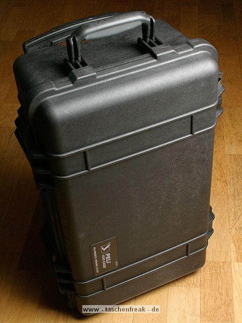 PELI CASE 1510\n\nFoto von Peter Wafzig - DANKE FRS EINSENDEN!\n\nKommentar des Nutzers:\n\nanbei ein ZIP mit Bildern vom Peli Case 1510 fr taschenfreak.de - ich glaube, das gibts noch nicht dort. Hab im kofferfunshop.de in Bonn gekauft, ein sehr sehenswerter Laden, hat quasi alles von Peli und Rimowa vorrtig.\n\nViele Gre,\nPeter.