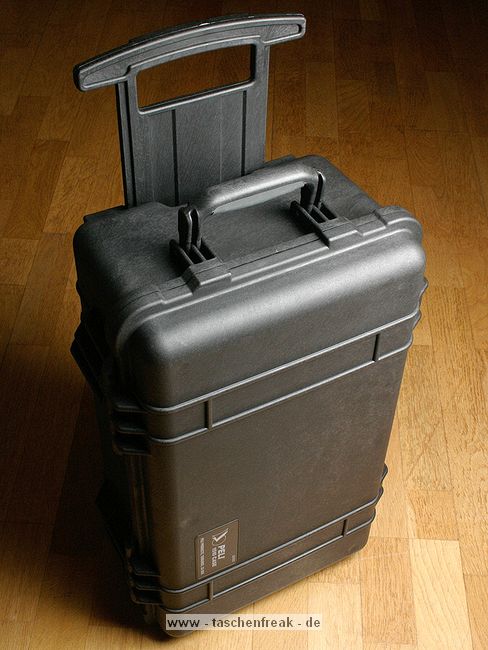 PELI CASE 1510\n\nFoto von Peter Wafzig - DANKE FRS EINSENDEN!\n\nKommentar des Nutzers:\n\nanbei ein ZIP mit Bildern vom Peli Case 1510 fr taschenfreak.de - ich glaube, das gibts noch nicht dort. Hab im kofferfunshop.de in Bonn gekauft, ein sehr sehenswerter Laden, hat quasi alles von Peli und Rimowa vorrtig.\n\nViele Gre,\nPeter.