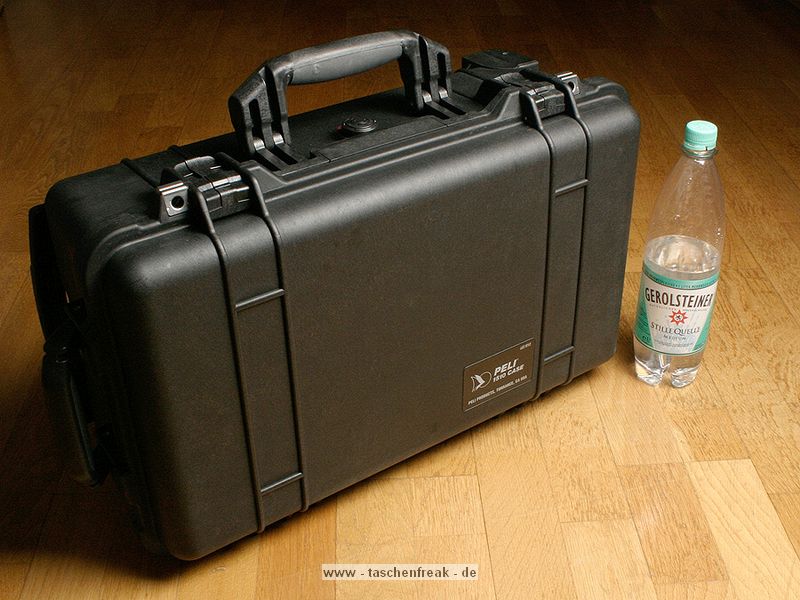 PELI CASE 1510\n\nFoto von Peter Wafzig - DANKE FRS EINSENDEN!\n\nKommentar des Nutzers:\n\nanbei ein ZIP mit Bildern vom Peli Case 1510 fr taschenfreak.de - ich glaube, das gibts noch nicht dort. Hab im kofferfunshop.de in Bonn gekauft, ein sehr sehenswerter Laden, hat quasi alles von Peli und Rimowa vorrtig.\n\nViele Gre,\nPeter.