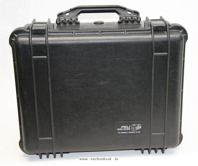 Peli 1550 mit Trennwand Set\n\nFoto von Frank Bhler - VIELEN DANK FR DEIN MAIL!\n\nKommentar des Nutzers:\n\nHallo Jrg \n\nich habe mal wieder was fr den Taschenfreak Peli 1550 mit Trennwand-Set\n\nDaten zum Peli Case:\n\nInnen: ca. 475 x 365 x 195 (150+45) mm. \nAuen: ca. 525 x 430 x 205 mm. \nGewicht: ca. 5.4 kg. \nWasserdicht bis 15m Wassertiefe. \nNoppenschaumstoff im Deckel. \nSchwimmfhig. \nSchwimmt mit einer Last von 31.8 kg in Salzwasser. \nStaubdicht. \nBruchfest. \nTauchbar. \nStapelbar. \nAutomatisches Druckausgleichventil. \n2 Verschlsse. \n2 Verschluss-sen zum Abschlieen. \nSo stabil, dass man drauf stehen kann. \n\n\nMfG\nFrank