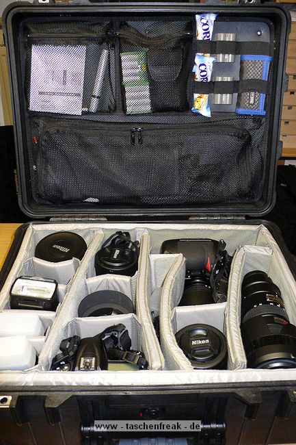 PELI CASE 1560 TROLLY\n\nFotos und Kommentar von Jrg Langer - www.taschenfreak.de\n\nKommentar:\n\nHier mal ein Pelicase Trolly befllt mit Nikon "Germpel" ... uerst stabil und praktisch das Teil - aber auch "elend" schwer wenn so voll beladen! Aber Regen, Ste und so was interessieren gar nicht mehr und man kann recht bequem drauf sitzen whrend man wie so oft im Fotografenleben wartet...\n\nAbwicklung des Kofferfunshops war ausgezeichnet und zuverlssig!