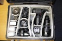 PELI CASE 1560 TROLLY\n\nFotos und Kommentar von Jrg Langer - www.taschenfreak.de\n\nKommentar:\n\nHier mal ein Pelicase Trolly befllt mit Nikon "Germpel" ... uerst stabil und praktisch das Teil - aber auch "elend" schwer wenn so voll beladen! Aber Regen, Ste und so was interessieren gar nicht mehr und man kann recht bequem drauf sitzen whrend man wie so oft im Fotografenleben wartet...\n\nAbwicklung des Kofferfunshops war ausgezeichnet und zuverlssig!