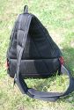 PENTAX X-BAG\n\nFoto und Kommentar von Olaf Mokansky - VIELEN DANK!\n\nKommentar:\n\nHallo Taschenfreak,\n\nleider ist dieser Rucksack in Deutschland kaum verfgbar/bekannt. Es \nhandelt sich um ein umgelabeltes Exemplar des Naneu Echo Pro mit \nfarblich auf Pentaxrot abgestimmtem Kamerateil und schwarzem \nAuenstoff.\n\nDas Material ist ber jeden Zweifel erhaben, die Verarbeitung top und \ndas Ganze extrem leicht.\n\nDie Vordertaschen haben keinen Deckel da sollte also nichts \nfeuchtigkeitsempfindliches rein. Ansonsten sind die meisten \nReiverschlsse (leider nicht der vom flachen Vorderfach) abgedeckt.\n\nDas Kamerafach kann man sich frei einteilen, es sind reichlich \nEinteilungen vorhanden, die beliebig angeordnet werden knnen. Und \nobwohl das Ganze nicht nur auf den Fotos recht klein aussieht sondern \nauch im Original, hatte ich keine Probleme, meine gesamte Ausrstung \n(okay, fast die ganze) unterzubringen.\nPentax K-m mit 40er Limited, 12-24er Pentax, 18-55 Kit-Pentax, 55er \nNikkor mit Adapter und Zwischenringen, Lochblende und Polfilter, \nAkkus, Speicherkarten. Wahlweise lsst sich das Macro durch ein Tele \nersetzen, oder das 18-55 bleibt zuhause.\nIm oberen Teil ist Platz fr eine Thermoskanne (1 Liter), Verpflegung, \nKartenmaterial, fr lngere Radtouren gibts ein extra iPod-Fach mit \nKopfhrerausgang.\n\nDie ersten Anproben versprechen einen guten rutschfesten Sitz