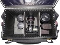 RIMOWA ULTRALIGHT (der Grosse!)\n\nFoto und Text von Michael Jansen - VIELEN DANK!\n\nKommentar:\n\nHallo Jrg!\n\nGr dich ;-)\n\n\nIch verkaufe gerade einen Rimowa Fotokoffer. \nltere, groe Ausfhrung. \nMae:\nInnen: ca. 450 x 250 x 240 mm.\nAuen: ca. 630 x 320 x 320 mm.\n\nBilder siehe Anhang!\n\nZum Koffer mu ich eigentlich nicht viel schreiben, \ndie Bilder sprechen fr sich. \nDer Hersteller hat damals den Koffer damit beworben, \ndass sich ein Elefant dafauf stellen kann. \nAlso meine 125 kg passen verteilt auf Schuhgre 46 extrem locker drauf. ;-)\nUnkaputtbar das Teil!\nIm Koffer befindet sich rechts oben in der Ecke ein 100-400 und man kann sehen das da noch Luft nach oben ist. \nEs passt sogar ein 500/4.0IS rein.\n \nWenn Du Lust hast darfst du die Bilder in deine Datenbank aufnehmen und puplizieren.\nMein Name darf dabei verffentlicht werden.\n\n\nBis dann und danke!\n\n\nMit freundlichen Gren aus Neuss am Niederrhein\nMichael Jansen \n(alias "mija" aus dem dforum)