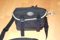 SARFROTTO L100\n\nFoto von Jrg Langer\n\nKommentar/Details zur L100 von Sarfrotto:\n\nSehr hochwertige Profi-Fototasche\nvon Sarfrotto L 100 - All Weather kompatibel\n\nSuper Qualitt zum gnstigen Preis!\n- Sicherheit fr Ihre Kamera, beste Polsterung!\n- Schutz vor Regen, Staub, Schnee!\n- Schneller Zugriff zur Kamera durch einen Rei\nverschluss in der Mitte\n- Lasche zum Durchfhren eines Grtels\n- Sehr Gut gepolsterter Gurt\n- Ideal fr den Profieinsatz\n- Innenpolster herausnehmbar\n- Trennfcher knnen mit Klettverschluss ange-\nordnet werden\n\nBeschreibung\nDiese sehr leichten und hochwertigen Fototaschen sind sehr gut vearbeitet und bieten optimalen Schutz fr Ihre Kameraasurstung - und das bei praktischer und einfacher Handhabung.\n\nBesonders gelungen ist der weiche Gurt, er erlaubt bequemes Tragen der Fotoausrstung. Der in der Mitte der Tasche liegende Reiverschluss ist super, fr den schnellen Zugriff zur Kamera.\nDie Tasche bieten Schutz vor Regen, Staub, Schnee, etc.\n\nDie Tasche ist kompatibel mit den Waistbelts anderer Markenhersteller - die Weistbelts (Hftgrtel) lassen sich ganz einfach durch die Lasche am hinteren Ende der Kamera ziehen.\n\nBei Bedarf kann das gepolsterte Innenfach herausgenommen werden. Die Tasche wird dadurch noch leichter und weicher.\n\nDetails der L 100:\n- Praktischer Tragegriff\n- Seitliche Laschen zum anschlieen von Kchern, o..\n- Gerumige Vordertasche fr Ladegerte, Speicher, Film,\nAkkus, etc.\n- 3 Fcher im gepolsterten Innenfach\n- Gurtschlaufe hinten fr Waistbelts\n- Gepolsterter Gurt\n\nFassungsvermgen: Siehe Details in den Bildern\n\nMae\nInnen: ca. 23x15x15cm\nAuen: ca. 30x16x18cm