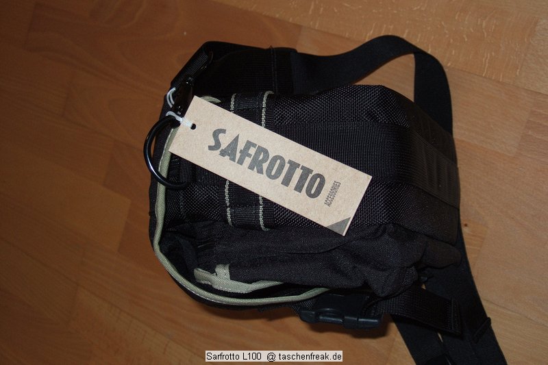 SARFROTTO L100\n\nFoto von Jrg Langer\n\nKommentar/Details zur L100 von Sarfrotto:\n\nSehr hochwertige Profi-Fototasche\nvon Sarfrotto L 100 - All Weather kompatibel\n\nSuper Qualitt zum gnstigen Preis!\n- Sicherheit fr Ihre Kamera, beste Polsterung!\n- Schutz vor Regen, Staub, Schnee!\n- Schneller Zugriff zur Kamera durch einen Rei\nverschluss in der Mitte\n- Lasche zum Durchfhren eines Grtels\n- Sehr Gut gepolsterter Gurt\n- Ideal fr den Profieinsatz\n- Innenpolster herausnehmbar\n- Trennfcher knnen mit Klettverschluss ange-\nordnet werden\n\nBeschreibung\nDiese sehr leichten und hochwertigen Fototaschen sind sehr gut vearbeitet und bieten optimalen Schutz fr Ihre Kameraasurstung - und das bei praktischer und einfacher Handhabung.\n\nBesonders gelungen ist der weiche Gurt, er erlaubt bequemes Tragen der Fotoausrstung. Der in der Mitte der Tasche liegende Reiverschluss ist super, fr den schnellen Zugriff zur Kamera.\nDie Tasche bieten Schutz vor Regen, Staub, Schnee, etc.\n\nDie Tasche ist kompatibel mit den Waistbelts anderer Markenhersteller - die Weistbelts (Hftgrtel) lassen sich ganz einfach durch die Lasche am hinteren Ende der Kamera ziehen.\n\nBei Bedarf kann das gepolsterte Innenfach herausgenommen werden. Die Tasche wird dadurch noch leichter und weicher.\n\nDetails der L 100:\n- Praktischer Tragegriff\n- Seitliche Laschen zum anschlieen von Kchern, o..\n- Gerumige Vordertasche fr Ladegerte, Speicher, Film,\nAkkus, etc.\n- 3 Fcher im gepolsterten Innenfach\n- Gurtschlaufe hinten fr Waistbelts\n- Gepolsterter Gurt\n\nFassungsvermgen: Siehe Details in den Bildern\n\nMae\nInnen: ca. 23x15x15cm\nAuen: ca. 30x16x18cm