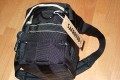 Sarfrotto L200\n\nFoto von Jrg Langer\n\nKommentar/Details:\n\nSehr hochwertige Profi-Fototasche\nvon Sarfrotto L 200 - All Weather kompatibel\n\nSuper Qualitt zum gnstigen Preis!\n- Sicherheit fr Ihre Kamera, beste Polsterung!\n- Komplett variables, gepolstertes Innenfach\n- Schutz vor Regen, Staub, Schnee!\n- Regenhaube zum berstlpen!\n- Schneller Zugriff zur Kamera durch einen Rei\nverschluss in der Mitte\n- Lasche zum Durchfhren eines Waistbelts\n- Sehr Gut gepolsterter Gurt\n- Ideal fr den Profieinsatz\n- Innenpolster herausnehmbar\n- Trennfcher knnen mit Klettverschluss ange-\nordnet werden\n\nBeschreibung\nDiese sehr leichten und hochwertigen Fototaschen sind sehr gut vearbeitet und bieten optimalen Schutz fr Ihre Kameraasurstung - und das bei praktischer und einfacher Handhabung.\n\nBesonders gelungen ist der weiche Gurt, er erlaubt bequemes Tragen der Fotoausrstung. Der in der Mitte der Tasche liegende Reiverschluss ist super, fr den schnellen Zugriff zur Kamera.\nDie Tasche bieten Schutz vor Regen, Staub, Schnee, etc.\n\nDie Tasche ist kompatibel mit den Waistbelts anderer Markenhersteller - die Weistbelts (Hftgrtel) lassen sich ganz einfach durch die Lasche am hinteren Ende der Kamera ziehen.\n\nBei Bedarf kann das gepolsterte Innenfach herausgenommen werden. Die Tasche wird dadurch noch leichter und weicher.\n\nRegencover\n\nDetails der L 200:\n- Praktischer Tragegriff\n- Seitliche Laschen zum anschlieen von Kchern, o..\n- Gerumige Vordertasche fr Ladegerte, Speicher, Film,\nAkkus, etc. - eingeteilt in versch. Fcher.\n- Herausnehmbare Regenhaube fr noch mehr Schutz\n- variable Fcher im gepolsterten Innenfach\n- Innenliegendes Geheimfach hinter der Polsterung\n- Gurtschlaufe hinten fr Waistbelts\n- Bequemer, gepolsterter Gurt\n\nFassungsvermgen:\nSiehe Detailbilder\n\nMae\nInnen: ca. 23x17x20cm\nAuen: ca. 30x25x19cm