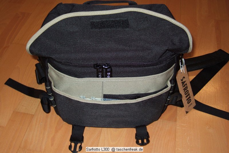 Sarfrotto L300\n\nFoto von Jrg Langer\n\nKommentar/Details:\n\nSehr hochwertige Profi-Fototasche\nvon Sarfrotto L 300 - All Weather kompatibel\n\nSuper Qualitt zum gnstigen Preis!\n- Sicherheit fr Ihre Kamera, beste Polsterung!\n- Komplett variables, gepolstertes Innenfach\n- Schutz vor Regen, Staub, Schnee!\n- Regenhaube zum berstlpen!\n- Schneller Zugriff zur Kamera durch einen Rei-\nverschluss in der Mitte\n- Lasche zum Durchfhren eines Waistbelts\n- Sehr Gut gepolsterter Gurt\n- Ideal fr den Profieinsatz\n- Innenpolster herausnehmbar\n- Trennfcher knnen mit Klettverschluss ange-\nordnet werden\n\nBeschreibung\nDiese sehr leichten und hochwertigen Fototaschen sind sehr gut vearbeitet und bieten optimalen Schutz fr Ihre Kameraasurstung - und das bei praktischer und einfacher Handhabung.\n\nBesonders gelungen ist der weiche Gurt, er erlaubt bequemes Tragen der Fotoausrstung. Der in der Mitte der Tasche liegende Reiverschluss ist super, fr den schnellen Zugriff zur Kamera.\nDie Tasche bieten Schutz vor Regen, Staub, Schnee, etc.\n\nDie Tasche ist kompatibel mit den Waistbelts anderer Markenhersteller - die Weistbelts (Hftgrtel) lassen sich ganz einfach durch die Lasche am hinteren Ende der Kamera ziehen.\n\nBei Bedarf kann das gepolsterte Innenfach herausgenommen werden. Die Tasche wird dadurch noch leichter und weicher.\n\nRegencover\n\nDetails der L 300:\n- Praktischer Tragegriff\n- Seitliche Laschen zum anschlieen von Kchern, o..\nMit Festzurrschlaufe zum fixieren der Kcher!\n- Gerumige Vordertasche fr Ladegerte, Speicher, Film,\nAkkus, etc. - eingeteilt in versch. Fcher.\n- Herausnehmbare Regenhaube fr noch mehr Schutz\n- variable Fcher im gepolsterten Innenfach\n- 2x Innenliegendes Geheimfach hinter der Polsterung\n- Gurtschlaufe hinten fr Waistbelts\n- Bequemer, gepolsterter Gurt\n\nFassungsvermgen:\nSiehe Inhalt der Detailbilder\n\nMae\nInnen: ca. 28x17,5x20cm\nAuen: ca. 35x20x25cm