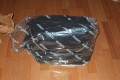 Sarfrotto L400\n\nFoto von Jrg Langer\n\nKommentar/Details:\n\nSehr hochwertige Profi-Fototasche\nvon Sarfrotto L 400 - All Weather kompatibel\n\nSuper Qualitt zum gnstigen Preis!\n- Sicherheit fr Ihre Kamera, beste Polsterung!\n- Komplett variables, gepolstertes Innenfach\n- Schutz vor Regen, Staub, Schnee!\n- Regenhaube zum berstlpen!\n- Schneller Zugriff zur Kamera durch einen Rei-\nverschluss in der Mitte\n- Lasche zum Durchfhren eines Waistbelts\n- Sehr Gut gepolsterter Gurt\n- Ideal fr den Profieinsatz\n- Innenpolster herausnehmbar\n- Trennfcher knnen mit Klettverschluss ange-\nordnet werden\n\nBeschreibung\nDiese sehr leichten und hochwertigen Fototaschen sind sehr gut vearbeitet und bieten optimalen Schutz fr Ihre Kameraasurstung - und das bei praktischer und einfacher Handhabung.\n\nBesonders gelungen ist der weiche Gurt, er erlaubt bequemes Tragen der Fotoausrstung. Der in der Mitte der Tasche liegende Reiverschluss ist super, fr den schnellen Zugriff zur Kamera.\nDie Tasche bieten Schutz vor Regen, Staub, Schnee, etc.\n\nDie Tasche ist kompatibel mit den Waistbelts anderer Markenhersteller - die Weistbelts (Hftgrtel) lassen sich ganz einfach durch die Lasche am hinteren Ende der Kamera ziehen.\n\nBei Bedarf kann das gepolsterte Innenfach herausgenommen werden. Die Tasche wird dadurch noch leichter und weicher.\n\nRegencover\n\nDetails der L 400:\n- Praktischer Tragegriff\n- Seitliche Laschen zum anschlieen von Kchern, o..\nMit Festzurrschlaufe zum fixieren der Kcher!\n- Gerumige Vordertasche fr Ladegerte, Speicher, Film,\nAkkus, etc. - eingeteilt in versch. Fcher.\n- Herausnehmbare Regenhaube fr noch mehr Schutz\n- variable Fcher im gepolsterten Innenfach\n- 2x Innenliegendes Geheimfach hinter der Polsterung\n- Gurtschlaufe hinten fr Waistbelts\n- Bequemer, gepolsterter Gurt\n\nFassungsvermgen:\nSiehe Details auf den Bildern\n\nMae\nInnen: ca. 32x17,5x25cm\nAuen: ca. 35x25x27,5cm