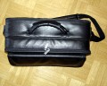 Foto von Michael Duesel - DANKE DAFR !\n\nKommentar des Nutzers/Bastlers:\n\nEs geht schon gnstiger... ist aber mit Aufwand verbunden:\n\n1) alte, doppelseitige Notebooktasche besorgen und aufschneiden\n2) Schaumstoff besorgen und entsprechend ausschneiden\n3) mit Stoff beziehen\n4) Fertig.\n\nNach drei Stunden sah meine Tasche dann so aus ...\n\nIst super-stabil und das Equipment ist bestens geschtzt.