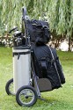 EIGENBAU TROLLY\n\nFoto von Frank Bhler - VIELEN DANK FR DEINE MAILS!\n\nKommentar des Nutzers:\n\nNach dem die Suche nach einer fertigen Lsung erfolglos war habe ich mir meinen Trolly selbst gebaut. \n\n# groe Rder mit Luftbereifung (stammen von einem Kinderwagen).\n\n# der Lowepro Foro Trekker wird einfach angehngt, sttzt sich in einer Wanne (war mal ein Hydrokultur-Blumentopf) und sitzt "bombenfest".\n\n# darber kann eine Lowepro Reporter 200 montiert werden \n\n# sollte der Stauraum noch immer nicht reichen ...einfach die LensCase an der Tasche anbringen.\n\n# das Stativ braucht natrlich auch seinen Platz. Um es mglichst schnell griffbereit zu haben wird's nur eingehngt.\n\n# Auch die dicke Linse sollte schnell zur Hand sein (einen Sicheren Platz soll sie aber auch haben...damit ihr nix passiert :O)\n\n# Damit das Ding auch in den Kofferaum pat ist der "Fu" klappbar.\n\n# Um Dinge auch leicht und sicher aus dem Rucksack holen zu knnen, ohne da Gefahr besteht, da was auf den Boden kullert (schne L-Linsen oder so was :O) gibt es eine weitere Sttze. Durch eine "Reisleine" etwas "automatisiert".\n\n...was meint Ihr zu dem Ding?\n\nMfG\nFrank