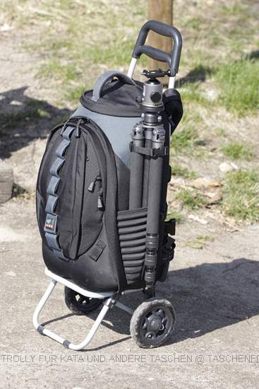 TROLLY FR KATA ODER ANDERE TASCHEN\n\nFoto von Lars Brckler - VIELEN DANK!\n\nKommentar des Nutzers:\n\nHier mal ein Bild von meinem kleinen Fototrolley. Ist eine gute Alternative zum wenig gelndetauglichen Kata original Trolley.