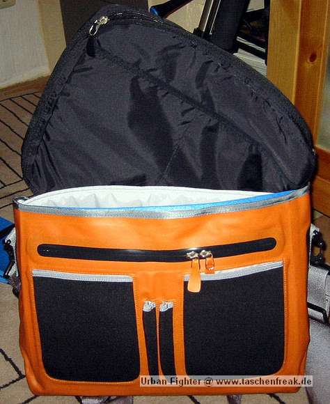 Foto von Michael Reiff - DANKE DAFÜR !\n\nKommentar des Nutzers:\nMeine heute fertiggestellte "Urban Fighter"\nHierbei handelt es sich um eine umgbebaute Vaude Palermo Laptoptasche.\nWichtig war mir hierbei das Schussbereite 70/200 komplett mit Geli und das man das ganze nicht gleich als Fotokoffer erkennt.\ndas komplette Innenleben muss raus, die alte Trennwand per Klett an die Koerperseite, den Rest mit einer mittelfesten Isomatte, Klett und Isoband einteilen.\nIch habe die Isomatte beim Mittelboden und den unteren Einteilungen dreifach genommen, werde aber glaube ich noch eine Lage Balsaholz dazwischen legen, damit es noch etwas fester wird.\nDas Klett and der Koerperseite ist wichtig, so kann die mitgelieferte Laptopmappe (das schwarze Ding) bei Bedarf auch noch benutzt werden.\nIn der unteren Etage befinden sich 12/24 - 28/75 - Blitz und der Deuter (gleich mehr dazu) und es ist noch reichlich Platz fuer mehr.