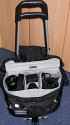 TROLLY FR LOWEPRO STEALTH REPORTER D650\n"Der Oma-Einkaufswagen"\n\nFoto und Kommentar von Jrg Langer - www.taschenfreak.de\n\nKommentar:\n\nSchultertaschen haben im Vergleich zum Rucksack enorme Vorteile des Schnellzugriffs aber den extremen Nachteil des Gewichtes. Das ist nichts neues fr uns Taschenfreaks und Fotofuzzys ...\n\nHeute beim Aufrumen meines Eckschrankes ist mir der vor Jahren mal in Ebay fr 15 Euro geschossene Oma EInkaufswagen in die Hnde gefallen. Da meine Lowepro D650 auch draussen stand habe ich es getestet und siehe da - es passt. Den Reisverschluss des Trollyfaches an der D650 geffnet und ber den Omawagengriff (tolles Wort) gestlpt. Es ist eng und sicher auf dauer fr den RV der D650 nicht perfekt, aber es passt und sitzt gut.\n\nWas soll ich sagen - ja ich werde lter und gehe heute zum Shooting dem Omawagen und werde es testen.\n\nVorteil des Omawagens: Grere Rder und dadurch leise beim Ziehen auf Pflastersteinen und nicht so hart "ruckelnd" fr die Ausrstung in der Tasche.\n\nVielleicht hilft es Euch?!?!\n\nLieben Gru Eure Oma - hhh ne - Euer Taschenfreak!