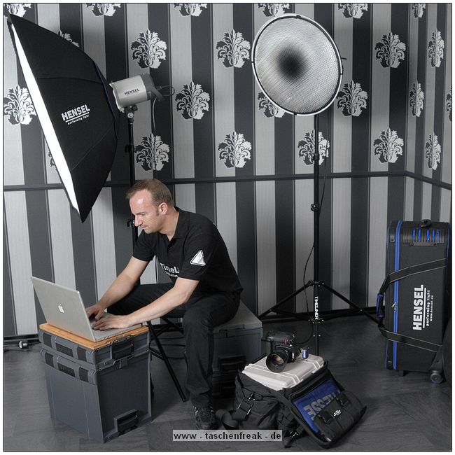 SORTIMO - L-BOXX\n\nFoto und Text von User Thomas aka TimeLiner - VIELEN DANK!\n\nKommentar:\n\nHallo J�rg,\n\nhier mal ein paar Bilder von den Sortimo L-Boxx'n sind zwar keine original Fototaschen aber ich denke sehr gut geeignet f�r Ausr�stung und deren sicheren Transport.\n\nWas im Moment noch fehlt sind die Facheinteilungen, da mu� ich mal schauen ob es was original gibt oder ob ich selber basteln mu�\n\nWeitere Infos zu den Boxen unter www.L-Boxx.de\n\nGru� \n\nThomas aka TimeLiner\n\nwww.TimeLiner.eu