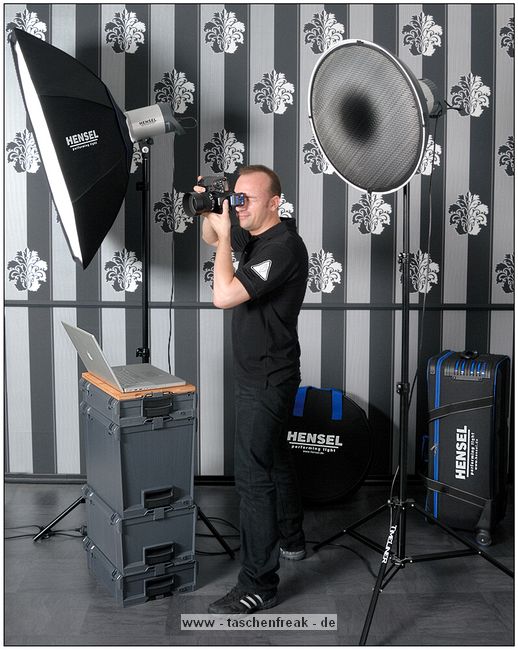 SORTIMO - L-BOXX\n\nFoto und Text von User Thomas aka TimeLiner - VIELEN DANK!\n\nKommentar:\n\nHallo J�rg,\n\nhier mal ein paar Bilder von den Sortimo L-Boxx'n sind zwar keine original Fototaschen aber ich denke sehr gut geeignet f�r Ausr�stung und deren sicheren Transport.\n\nWas im Moment noch fehlt sind die Facheinteilungen, da mu� ich mal schauen ob es was original gibt oder ob ich selber basteln mu�\n\nWeitere Infos zu den Boxen unter www.L-Boxx.de\n\nGru� \n\nThomas aka TimeLiner\n\nwww.TimeLiner.eu