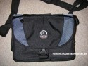 Tamrac 5534 - Adventure Messenger 4\n\nFoto von User Hombre3000 - Danke fr Dein Mail.\n\nKommentar des Nutzers:\n\n  Aussenmasse: 340 x 150 x 250mm\n  Farbe: grau/schwarz\n  Gewicht: 730g\n  Innenmasse: 280 x 100 x 230mm\n\nIn der Tasche habe ich untergebracht:\n\n-	Canon EOS 400D mit Kit Obkejtiv 18-55mm\n-	Tamron 28-200mm \n-	Kleine Kompakte Digitalkamera: Pentax Optio\n-	Canon und Pentax Ladegert\n-	Etliches Zubehr wie: USB Kabel,  etliche SD und CF Karten, DeusEx Blasebalg, Lenspen und weiter Kleinigkeiten.\n\n\nEs ist noch ausreichen Platz fr ein Handy oder kleinen Imagetank im Seitenfach.\nDes Weiteren wrde man ohne Probleme noch ein 3tes kleines Objektiv wie z.B. die Kit Linse, unterbringen.\n\nDie Tasche wirkt recht sportlich und schaut nicht aus wie eine normale Fototasche.\nEine gute Polsterung ist ebenfalls vorhanden.\n\nDer Preis von 40 ist meiner Meinung nach fr dieses Modell angemessen und keineswegs zu teuer.\nDie Tasche bekommt eine ganz klare Kaufempfehlung.