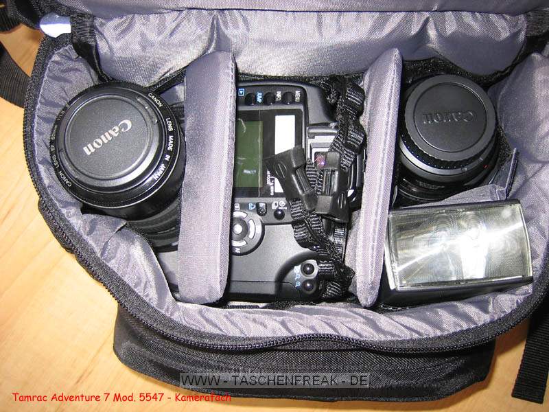 Foto von Frank Plchl - VIELEN DANK!\n\nKommentar des Nutzers:\n\nWas passt ins untere Kamerafach rein?\nCanon EOS 350D mit angesetztem EF 28-135mm IS USM Sigma AF 10-20mm DC EX HSM Canon EF 85mm Canon EF 50mm Metz Mecablitz 44AF-4C\n\nWas passt ins Zubehrfach rein?\nHartschalen fr Speicherkarten\nAkkus\nFilter\nund sonstiger Kleinkram wie z.B. Microfasertcher, Lens-Pen\n\nWas passt ins obere Fach rein?\nzum Beispiel:\neine Banana-Box\neine groe Packung Baby-Feuchttcher\neine Erste-Hilfe Box\neine Tube Sonnencreme\nzwei Windeln\neine 0,5l SIGG-Flasche\n\nPositiv:\n- leichtgngige Reiverschlsse\n- gut gepolsterte, gummierte und ergonomische Trageriemen\n- ausreichend Schlaufen zum Befestigen von z.B. Karabinerhaken\n- gute Polsterung am Rcken\n- hochwertiges robustes Material, gute Verarbeitung\n- leichtgngiger und schneller Zugriff auf das Kamerafach\n- Brust- und Hftgurt in ausreichender Lnge vorhanden\n- angenehmes Tragegefhl bei aufrechter Krperhaltung. Rucksack schmiegt sich an den Rcken an und sitzt perfekt\n- sichere Entnahme der Kamera und Objektive mglich, da das Kamerafach mit der ffnung nach oben auf dem Boden steht\n\nNegativ:\n- nicht fr lngere Fahrradtouren bei "sehr sportlicher, nach vorn geneigter Sitzposition" geeignet, da die Trageriemen sonst im Brustbereich drcken\n- uere Netzfcher zu klein dimensioniert. Eine 0,5l SIG-Flasche passt gerade so rein\n- Belftungssystem am Rcken ist nicht vorhanden. Man beginnt recht schnell zu schwitzen