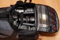 Foto von Jrg Langer\n\nTamrac Adventure 9 Fotofach\nInhalt hier in diesem Beispiel: 1D mit angesetztem 24-105 inkl. Geli und RRS L-Winkel, 100-400 inkl. Stativschelle und Kirk Wechselplatte, Sigma 12-24 HSM, 430EX, im Frontfach Polfilter, 2x  Cokin Filter)