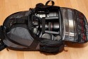 Foto von Jrg Langer\n\nTamrac Adventure 9 Fotofach\nInhalt hier in diesem Beispiel: 1D mit angesetztem 24-105 inkl. Geli und RRS L-Winkel, 100-400 inkl. Stativschelle und Kirk Wechselplatte, Sigma 12-24 HSM, 430EX, im Frontfach Polfilter, 2x  Cokin Filter)