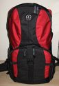 TAMRAC 5550 ADVENTURE 10\n\nFoto von Andreas Schimmel - VIELEN DANK!\n\nKommentar:\n\nHallo Jrg,\n \nund hier noch ein paar Bilder von der Tamrac Adventure 10. Eine wirklich riesige Tasche. das Equipmentfach ist mit einer 40d plus BG plus 17-40, einem 70-200L/4, 580 EX II, 50/1.4 und einer 300d bestckt. Das Daypackfach ist zum Grenvergleich nochmal mit der 300D bestckt und dort pat auch wirklich eine etwas dickere Jacke oder sonstiges rein. Der Rucksack ist fr diese gre sehr leicht und lt sich auch ber lngere Strecken angenehm tragen.\n \nGre \nAndreas Schimmel \n \nMeine Homepage:  www.andreasschimmel.de