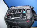 TAMRAC 614 SUPER PRO\n\nFoto und Text von einem Anonymen User - VIELEN DANK!\n\nKommentar:\n\nTamrac 614 Super Pro 14 Camera Bag\n\nZiel: Eine Tasche (nicht Koffer, um Mbel, Autos; Wohnmobil zu schonen), der alles aufnehmen kann, was zum ambitionierten Hobby dazugehrt. \n\nNeben einigen kleineren Taschen (Schulter und Sligshot), die fr Ausflge gezielt gepackt werden knnen, sollte es eine groe Tasche sein, die nicht unbedingt auf langen Wegen getragen werden muss, die das gesamte Zubehr enthlt (Makro, Tele, (Makro)blitz, Gehuse, Platz fr weitere Anschaffungen hat und Laptop und MP3-Player samt Zubehr (Ladegerte,) aufnimmt. Damit kann ich spontan los zu Veranstaltungen oder mit Laptop etc. auch auf Wohnmobils-Safari - man wei ja nie was sich Fototechnisch bietet.\n\nMae Auen: 61 x 36 x 29 cm\n\nEigengewicht: 3260 g \n\nDie Tasche hat keinen Allwetterschutz und bietet keinen schnellen Zugriff. Dies ist aber wohl eher in kleineren Taschen zu suchen. Tamrac beschreibt die Inneneinteilung sehr gut. Mir war wichtig, dass ich zwei Gehuse mit angesetztem Objektiv (bis 300mm) unterbringen kann.\n\nDie Laptoptasche nimmt den 17 Zoll Laptop locker auf.\n\nAm unteren vorderen Rand der Tasche sind Schlaufen um noch mehr Material anzubringen und das Trageerlebnis Kilomig zu erhhen J - naja, mn muss ja nicht alle kleinen Funktionen nutzen. \n\nWnschenswert wre ein Gummierter Boden zum Wegstellen in Wiese oder Wald, aber da bin ich zumeist mit den kleineren Taschen unterwegs und die groe bleibt im "Basislager".
