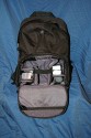 TAMRAC AERO 80\n\nText und Bilder von dran_draggore aus dem DSLR Forum - VIELEN DANK!\n\nKommentar des Nutzers:\n\nHab den Rucksack gestern bekommen (nach zweiwchiger Odyssee mit der Post) Ich hoffe ich kann mit meinem kleinen Erfahrungsbericht weiterhelfen, Bilder gibts demnchst hoffentlich auch (ich bemh mich).\n\nIn Krze:\nFoto-Rucksack mit Daypack und Notebookfach, ca 70\n\nWas ich mag:\n+ unaufflliges aussehen\n+ groes Daypack\n+ sehr!! leicht\n+ zwei Reiverschlsse \n+robustes Foto-fach\n\nWas ich gerne besser htte\n- besser Strukturiertes Daypack-Innenleben (der Lowepro Copmpudaypack macht da eine deutlich bessere Figur)\n- Aufteilung des Foto-fachs ist zwar mit Klettverschlssen mglich, aber nicht wirklich flexibel.\n\nDie Lange Version.\n\nAllgemein:\nDer Rucksack mit Daypack und Notebookfach ist IMHO unauffllig und sieht auf Anhieb nicht nach Foto-Rucksack aus, hierzu trgt auch das Design der Foto-tasche bei, die eher wie eine aufgesetztes flaches Fach aussieht.\n\nDer Rucksack macht einen wertigen eindruck, die Verarbeitung ist auf den ersten Blick gut. Ob sie hlt was sie verspricht wird der Alltag zeigen.\n\nAuen sind jeweils links und rechts zwei Netztaschen mit Gummizug angebracht, so ca die Gre einer Getrnkedose o..\n\nDie Trageriemen sind Breit (ca. 7 cm) und mit einem zustzlichen Lederartigen Rutsch-stop material auf der Innenseite benht. Auf der Unterseite kann zustzliches Zubehr ber zwei Plastik-sen befestigt werden. Der Rucksack ist sehr leicht und macht trotzdem einen robusten eindruck.\n\nBezahlt habe ich ca 70 Euro, inkl Versand.\n\nDas Foto_fach:\n\nDas Foto-fach wird mit zwei Reiverschlssen geffnet (kann man auch abschlieen wenn man ein kleines Schloss hat) und klappt nach vorne auf. Es ist Rundum mit gepolstertem verstrktem Material ausgekleidet. Von der Gre ist es eher als klein zu bezeichnen, hab aber auch nur meine K100D mit Kit und ein 50mm 1.7, also noch ist platz. Denke mal dass locker noch ein mittelgroes Tele und ein Blitz reinpassen, dazu bisschen Kleinkram. In der Front ist nochmal eine zweigeteilte Tasche, die mit einem Reiverschluss verschlossen ist. Dieser ist von einer kleinen Lasche abgedeckt, so dass er nichts verkratzt. Auf der Auenseite der Front ist noch eine Kleine Netz-tasche angebracht. Das Foto-fach ist mit einem stabilisierten Deckel vom Daypack getrennt, der Deckel ist mit Klettverschlssen befestigt ist.\n\nH: 20 cm in der mitte, bisschen weniger auen\nB: 30 cm\nT: 15cm\n\nDer Daypack:\n\nber dem Foto-fach ein gerumiges Daypack, mit zwei Reiverschlssen zu ffnen. Der Innenraum ist Spartanisch (drei Netztaschen, zwei an der Rckwand, eine an der Frontlasche).\n\nH: 20+ cm in der mitte, bisschen weniger auen\nB: 30 cm\nT: 15cm\n\nDas Notebook-fach.\n\nDas Notebook-fach wird von zwei abgedichteten Reiverschlssen abgedeckt, am Boden befindet sich ein verstrkter Einsatz (Klettverschluss), der auch von unten schtzt. Da ich zurzeit kein Notebook habe kann ich nicht viel dazu sagen, ich werde es eher zur Aufbewahrung von Papierkram verwenden.\n\nHoffe ich konnte euch weiterhelfen, Bilder folgen hoffentlich bald.\n\nGruss Dran