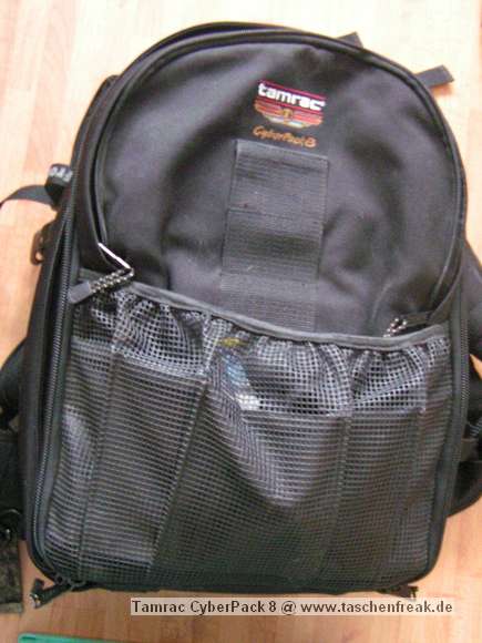 Foto von Roland Lenz - Danke DAFÜR !\n\nKommentar des Nutzers:\nMal von oben angefangen, Maße 51 cm hoch und 25 cm tief.\n\nVorne ist noch eine Netztasche drauf. Sehr Stabil verarbeitet.\n\nAlle Reisverschlüsse und innen Taschen halten viel aus.
