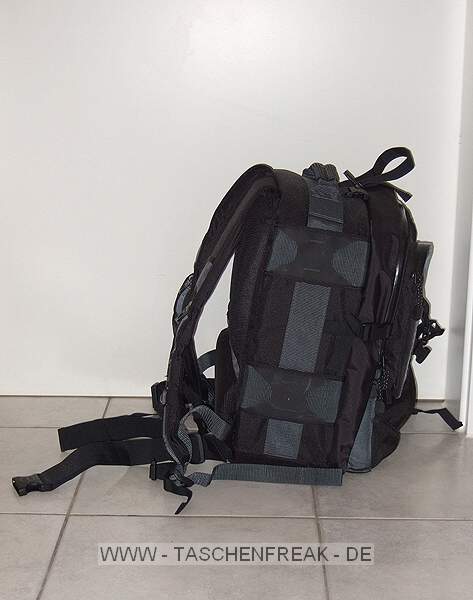 TAMRAC EXPEDITION 6X - 5586\n\nFoto von David Bieler - VIELEN DANK!\n\nKommentar:\n\nHallo Taschenfreak,\n \nich bin ber das DFN auf die Seite gekommen und bin sehr beeindruckt! Es hat mir bei Kauf meines neuen Rucksackes sehr geholfen auch wenn ich mich fr einen entschieden hab der nicht aufgelistet ist. \nSo mchte ich nun auch zur umfangreichen Sammlung beitragen und Bilder von dem noch fehlenden Expedition 6 zur Verfgung stellen. In zwischen hab ich die Aufteilung im Rucksack gendert aber das ist ja eigentlich egal.\n \nGru\n \nDavid Bieler